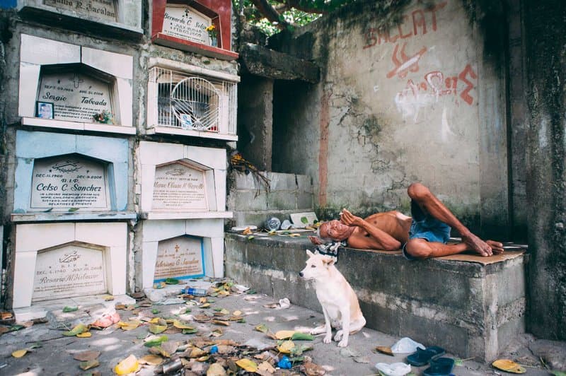 Living With The Dead — photograph 14