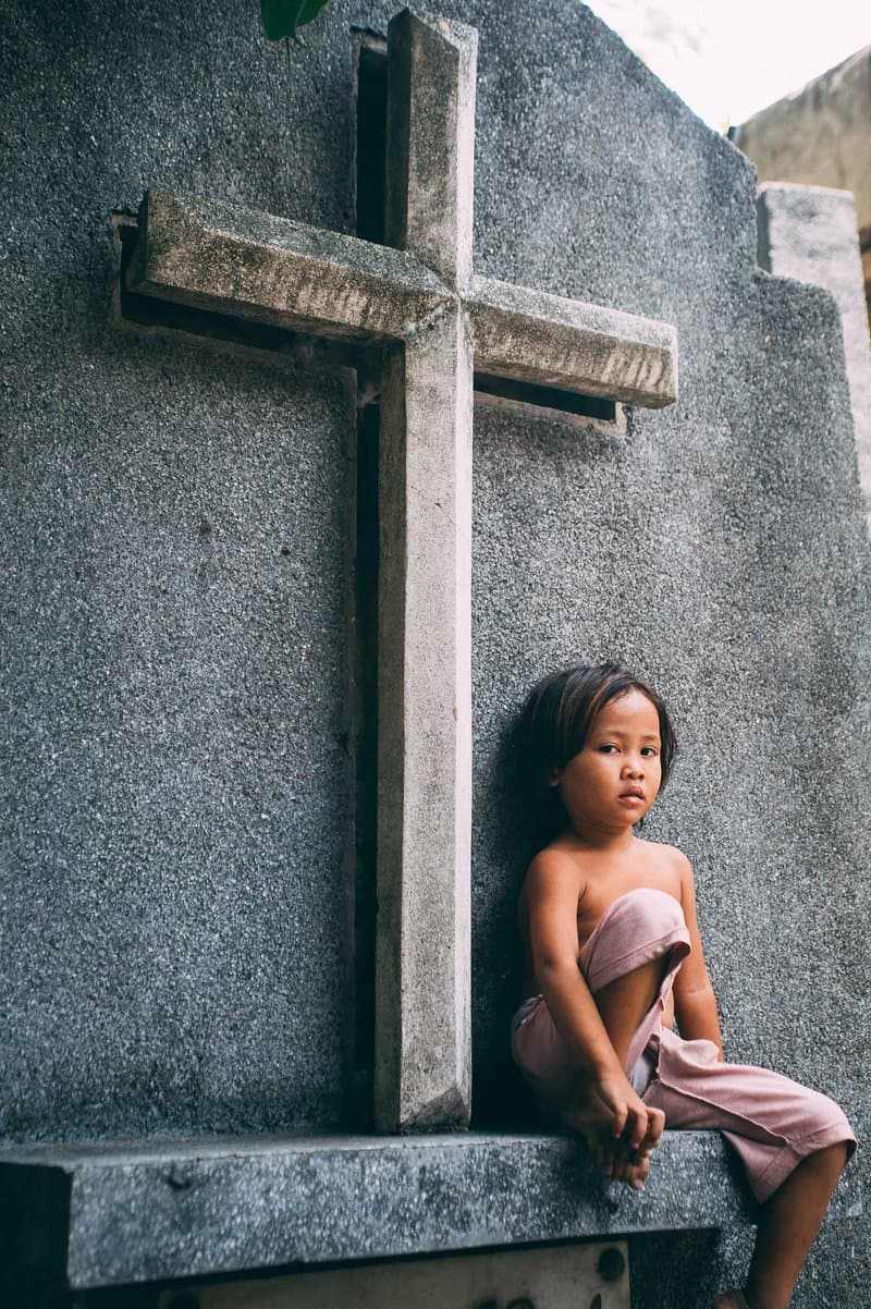 Living With The Dead — photograph 17